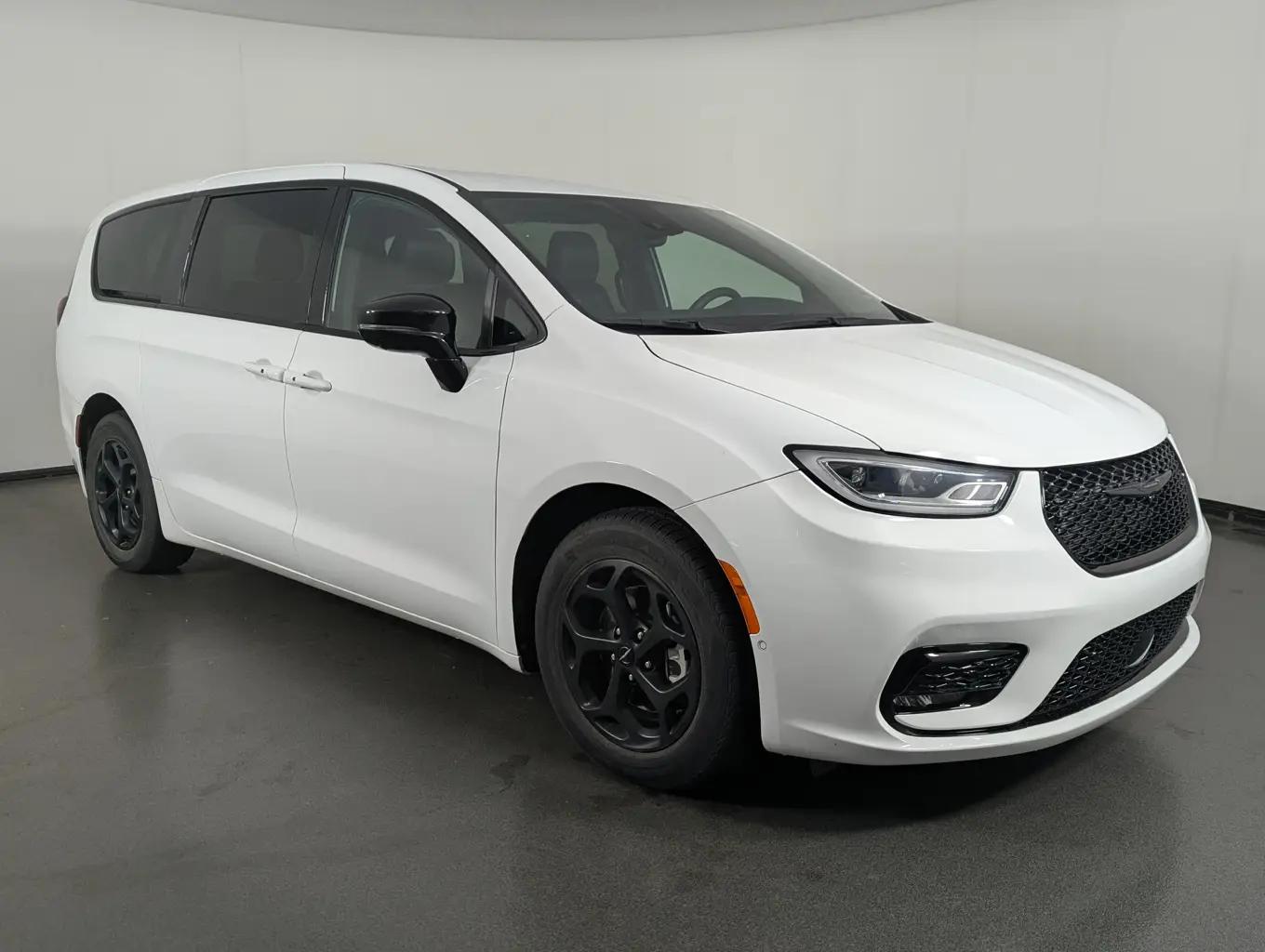 chrysler pacifica phev 2024 2C4RC1S73RR112079 image chrysler pacifica phev 2024 2C4RC1S73RR112079 image
